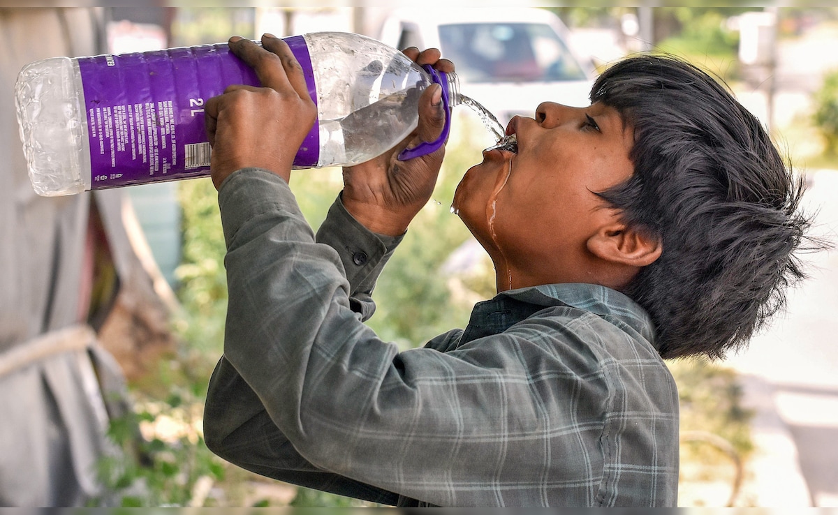 गर्मी में बच्चे को हीटस्ट्रोक से बचाने के उपाय गर्मी में बच्चे को हीटस्ट्रोक से बचाने के उपाय