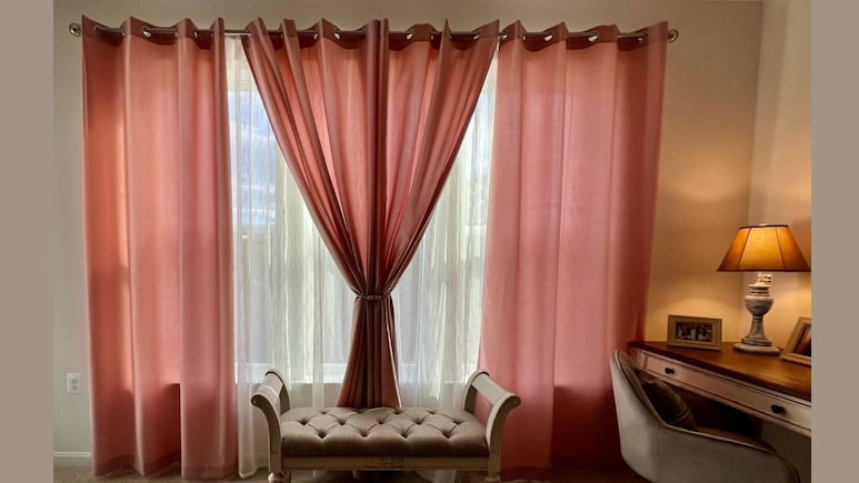 चिलचिलाती गर्मी से राहत दिलाएंगे ये सस्ते और खूबसूरत परदे, अब बजट में आपका रूम रहेगा ठंडा और ब्राइट