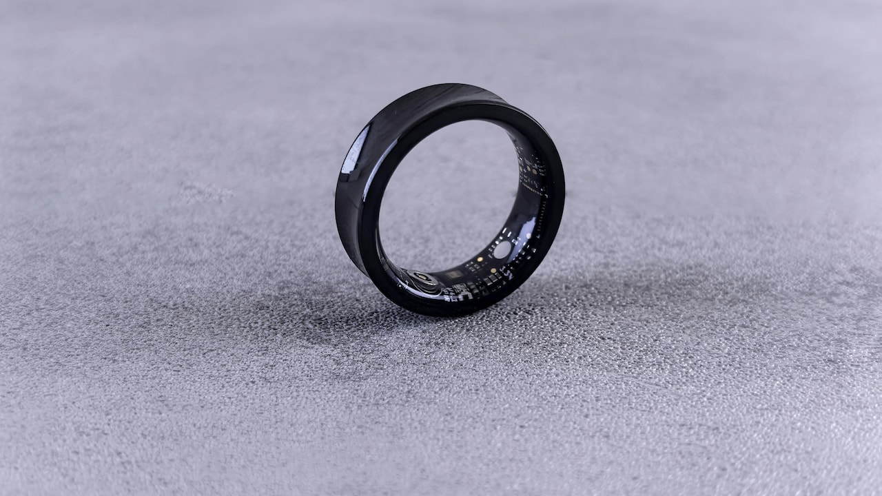 Smartwatches vs Smart Rings: Which Is Better For Your Daily Routine? Smartwatches vs Smart Rings: Which Is Better For Your Daily Routine?