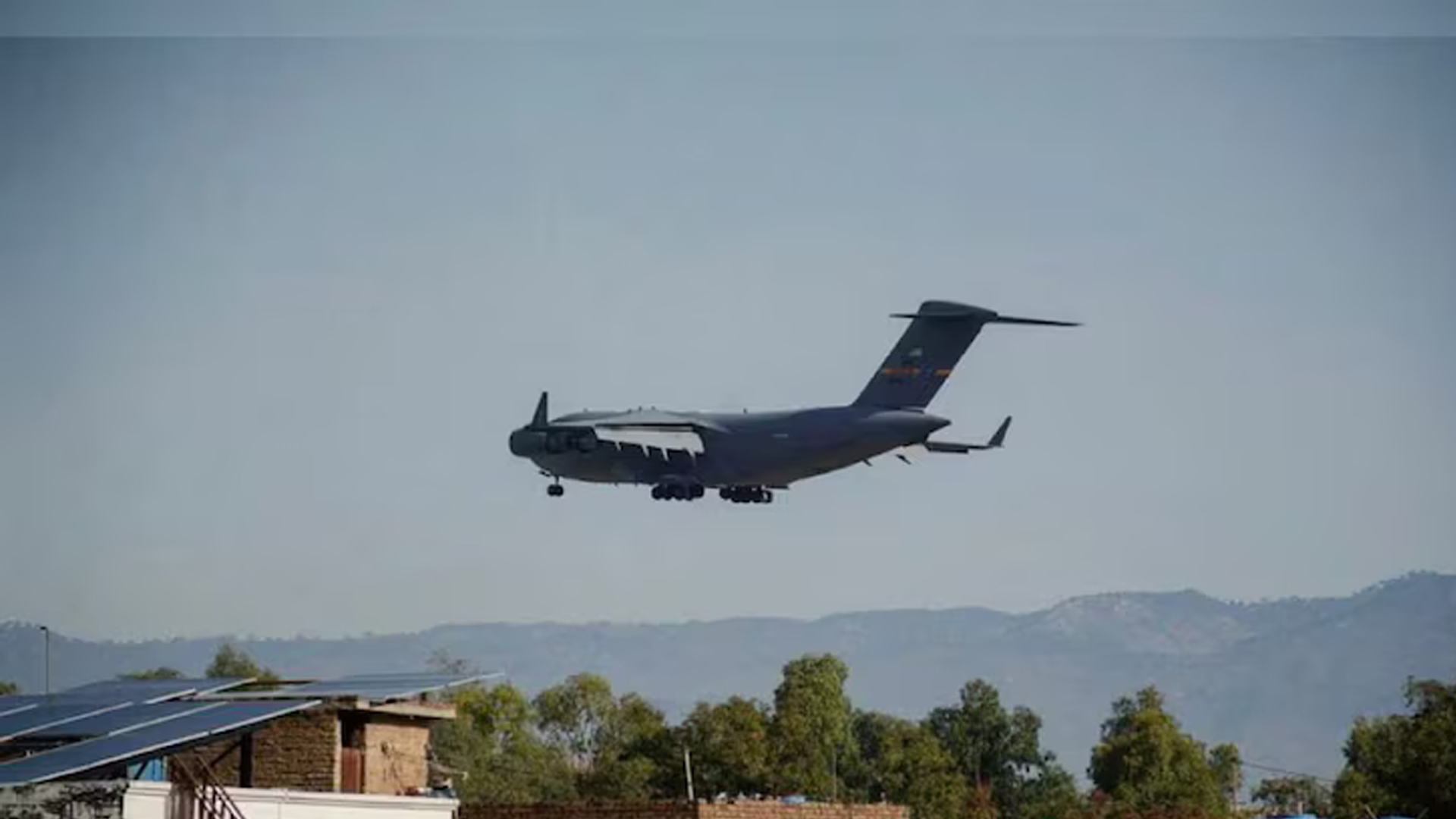 US Air Force Jet Approaches Pakistan's Nur Khan Base Ahead Of Talks