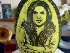Video: Artist Carves Farah Khan's Face On Watermelon, Filmmaker Reacts