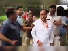 बंगाल में वोटिंग के बीच BJP उम्मीदवार पर हमला, भीड़ ने दौड़ा-दौड़ा कर पीटा, VIDEO