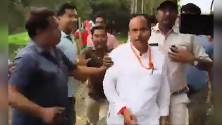 बंगाल में वोटिंग के बीच BJP उम्मीदवार पर हमला, भीड़ ने दौड़ा-दौड़ा कर पीटा, VIDEO