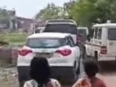 धनबाद: भू-धंसान में 3 जान जाने के बाद लोगों का फूटा गुस्सा; BCCL अधिकारियों पर पथराव; गाड़ियों में तोड़फोड़