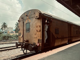 ट्रेन के पीछे क्&zwj;यों बना होता है X का निशान, जानें इसका मतलब