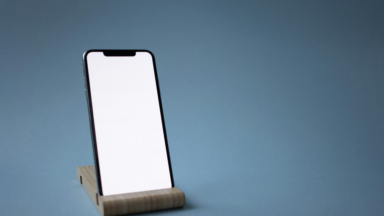 How To Choose A Car Phone Holder That Wont Fall: Complete Buying Guide