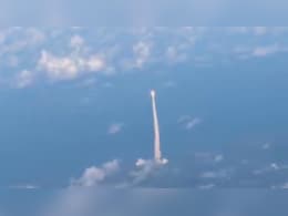 Video: Airline Passengers' "Unreal" Mid-Air View Of Artemis 2 Launch