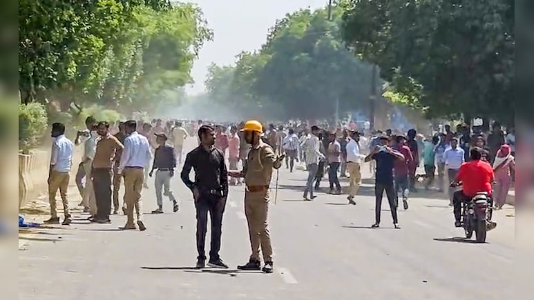 वॉट्सऐप पर X Storm ग्रुप, 274 सदस्य, भड़काऊ मैसेज...और हिंसा की आग में सुलग गया नोएडा!