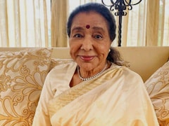 आशा भोसले के पांव में था इतना दर्द खड़ा होना हुआ मुश्किल, सोनू निगम ने दबाए थे पांव