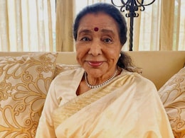 आशा भोसले के पांव में था इतना दर्द खड़ा होना हुआ मुश्किल, सोनू निगम ने दबाए थे पांव