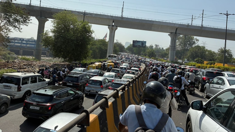 Noida Traffic Hit: Delhi Police Issues Advisory As Workers Block Key Link Road