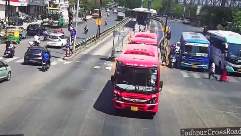 AI-Driven Traffic Control Launched In Ahmedabad To Cut Signal Delays,Congestion: Here's How It Works