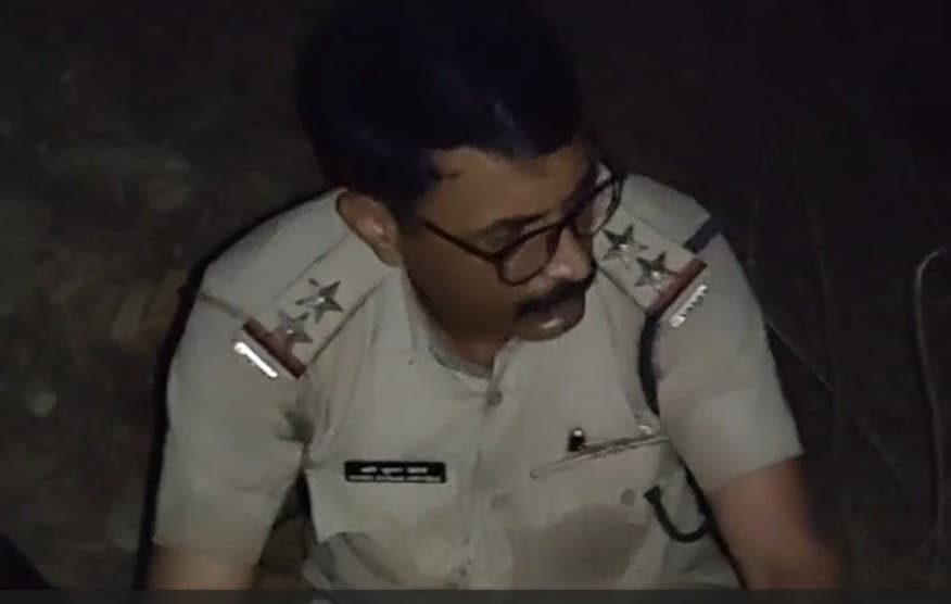 गाय का सफल रेस्क्यू करने वाले 50 वर्षीय थाना प्रभारी ऋषि द्विवेदी