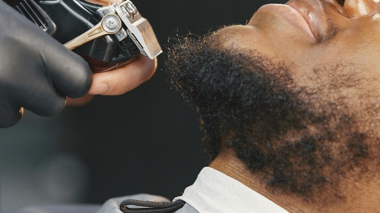 Beard Trimmer Pulling Hair? 10 Things To Check Before You Buy