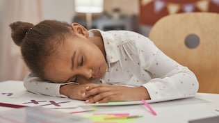 क्या आपका बच्चा बहुत कम खाता है और जल्दी थक भी जाता है? हो सकती है ये गंभीर समस्या, जानें उपाय