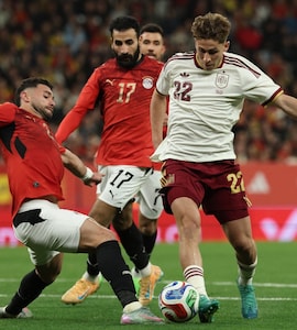 Offensive Chants From Crowd Mar Spains Goalless Draw Against Mohamed Salah-Less Egypt