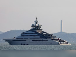 465-Foot Russian Superyacht Worth Over $500 Million Crosses Hormuz Strait