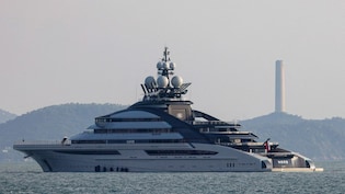 465-Foot Russian Superyacht Worth Over $500 Million Crosses Hormuz Strait