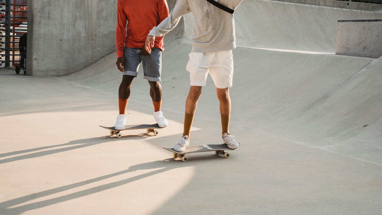 Give your wardrobe a fresh new look with these men bottomwear