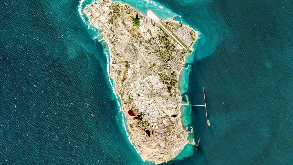 डेडलाइन खत्म होने से पहले खार्ग आइलैंड पर हमला, रेलवे ब्रिज भी उड़ाया; ईरान बोला- US के दोस्तों पर अटैक करेंगे