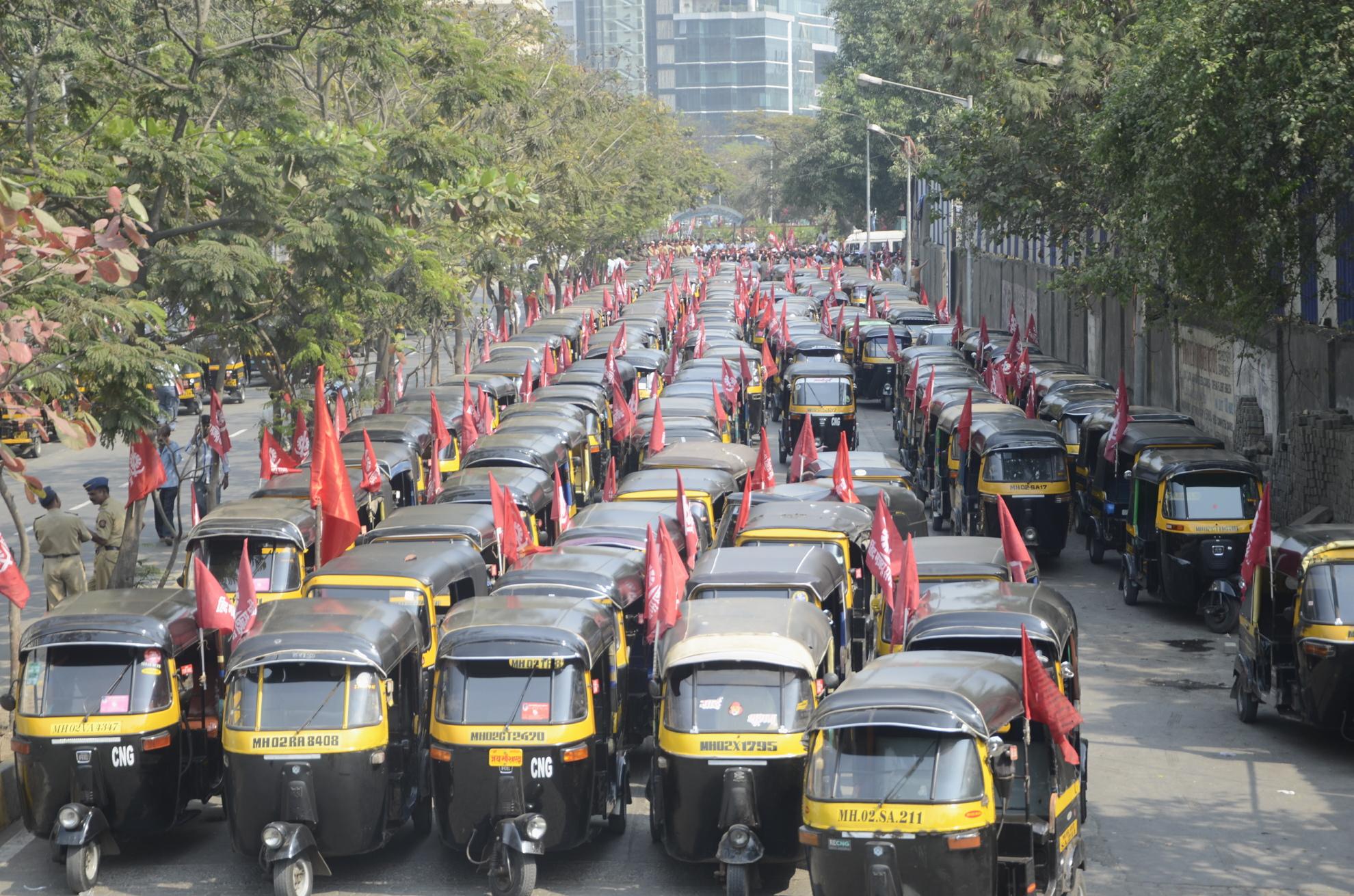 महाराष्ट्र में ऑटो-रिक्शा और टैक्सी चालकों के लिए मराठी अनिवार्य से बवाल, नेता ने दी धमकी- 'सड़क पर पीटेंगे'