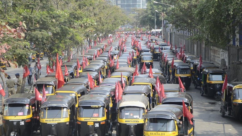 महाराष्ट्र में ऑटो-रिक्शा और टैक्सी चालकों के लिए मराठी अनिवार्य से बवाल, नेता ने दी धमकी- 'सड़क पर पीटेंगे'