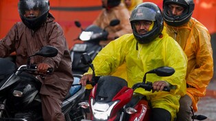 अप्रैल में 3 साल का सबसे ठंडा दिन, 6 डिग्री तक गिरा टेंपरेचर, दिल्ली NCR में अभी कितने दिन बारिश