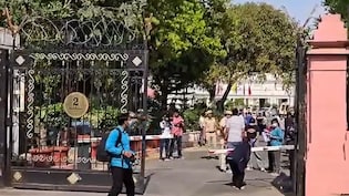 दिल्ली विधानसभा परिसर में गाड़ी लेकर घुसने वाला आरोपी गिरफ्तार, पुलिस ने गाड़ी भी जब्त की