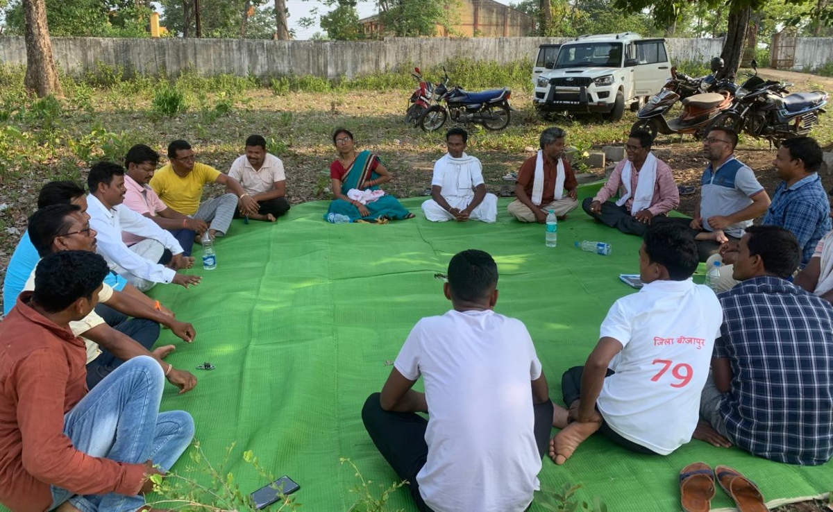 छत्तीसगढ़ में आत्मसमर्पण करने वाले माओवादी और आदिवासी एक साथ रहेंगे? क्यों है सेवाग्राम और शांति वन की जरूरत