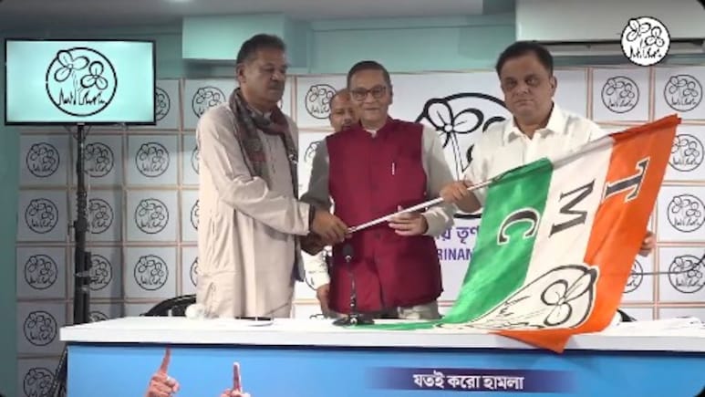 बंगाल में वोटिंग से कुछ पहले बीजेपी को झटका, नेताजी के प्रपौत्र ने थामा टीएमसी का दामन