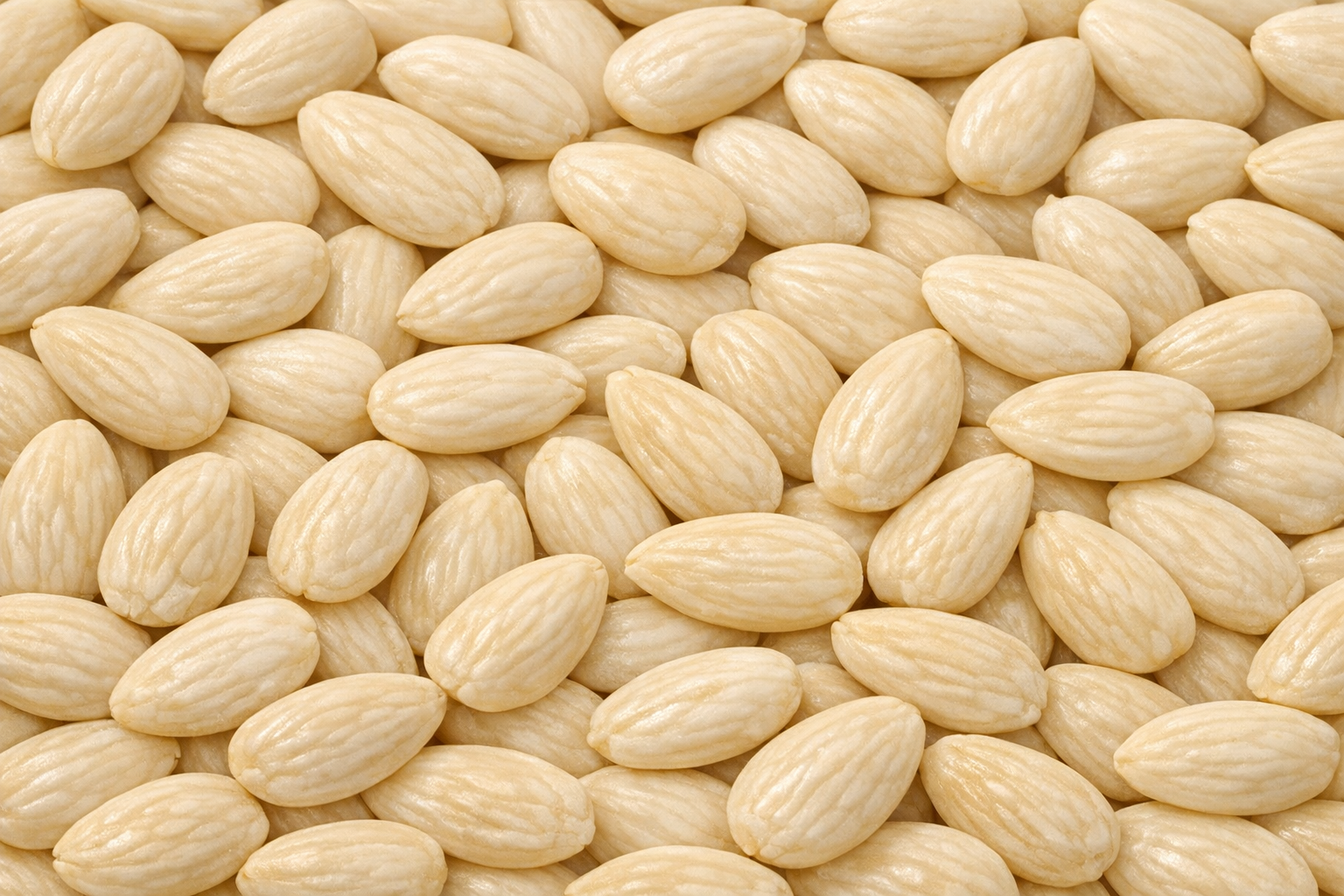 क्या आपने कभी उबले बादाम खाए हैं? जानिए ब्लैंच्ड बादाम के फायदे और बनाने का तरीका