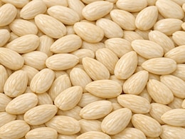 क्या आपने कभी उबले बादाम खाए हैं? जानिए ब्लैंच्ड बादाम के फायदे और बनाने का तरीका