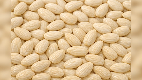 क्या आपने कभी उबले बादाम खाए हैं? जानिए ब्लैंच्ड बादाम के फायदे और बनाने का तरीका