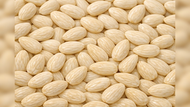 क्या आपने कभी उबले बादाम खाए हैं? जानिए ब्लैंच्ड बादाम के फायदे और बनाने का तरीका