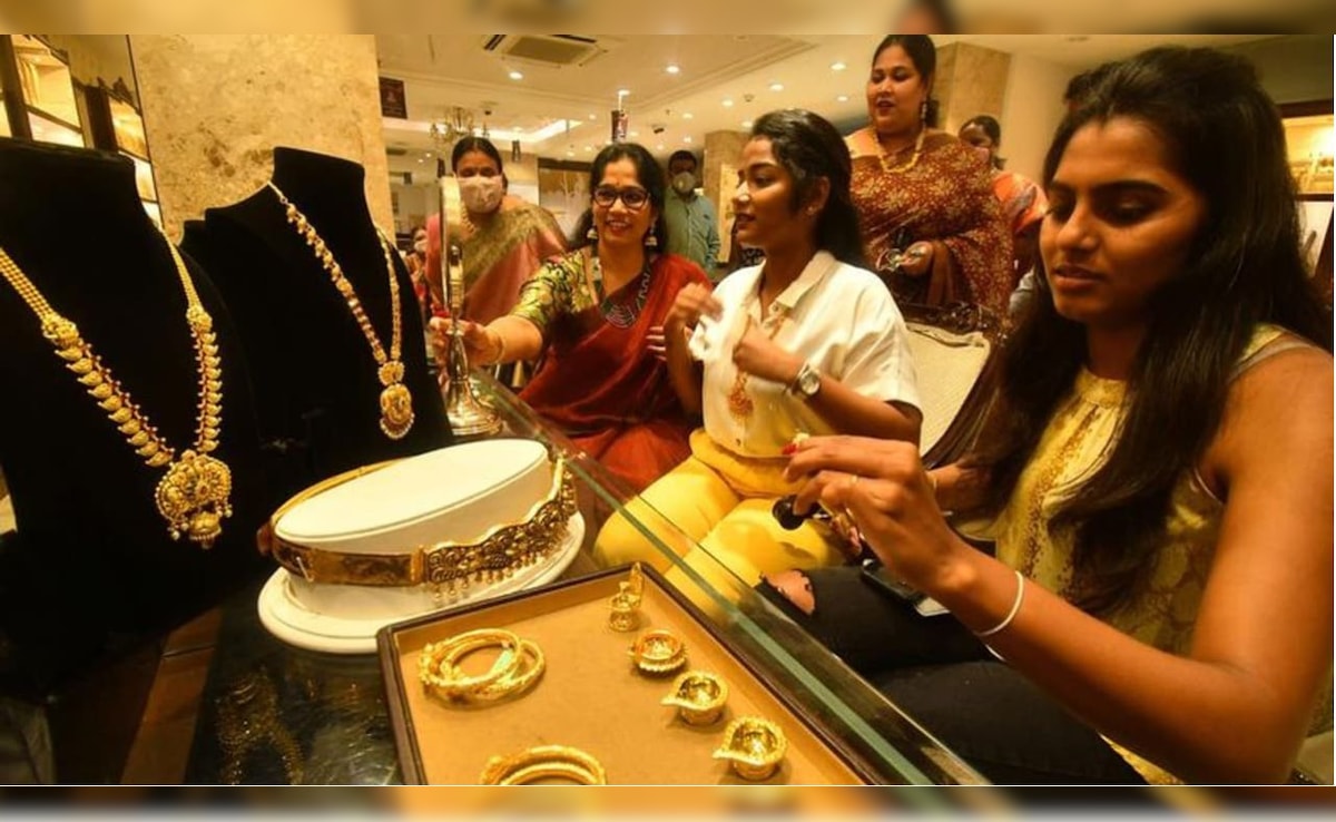 Gold -Silver Prices: लो जी दौड़ गया सोना-चांदी, गोल्ड 4 हजार तो सिल्वर इतनी हो गई महंगी