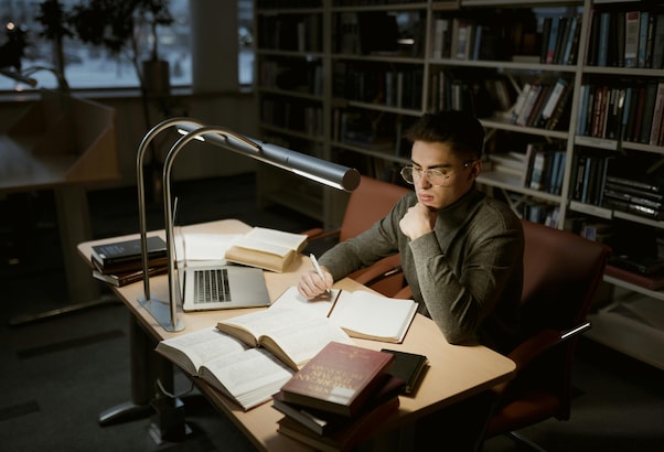 सरकारी नौकरी चाहिए? 12वीं के बाद इन परीक्षाओं की शुरू कर दें तैयारी