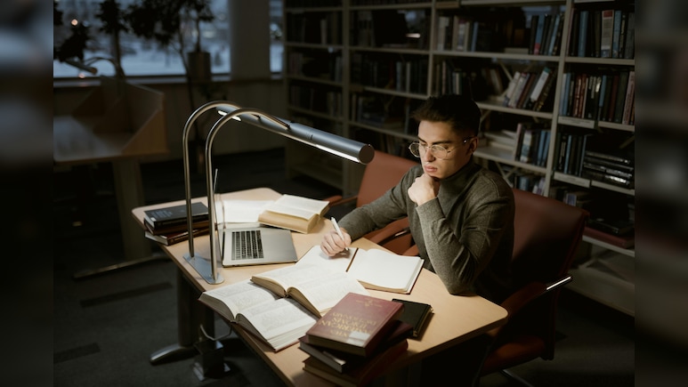 सरकारी नौकरी चाहिए? 12वीं के बाद इन परीक्षाओं की शुरू कर दें तैयारी