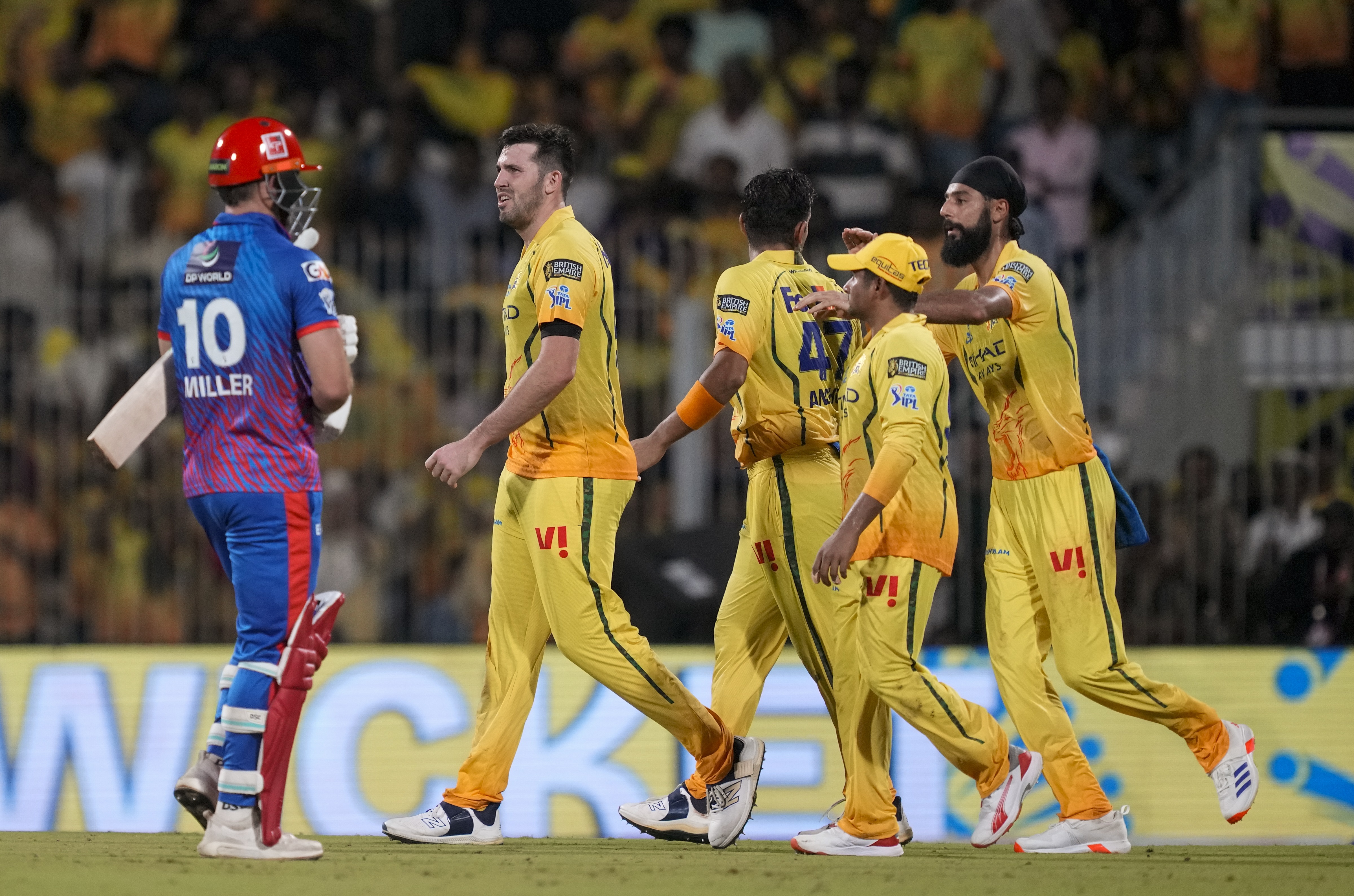 CSK vs DC LIVE Score:  चेन्नई सुपर किंग्स सीजन की पहली जीत से 2 विकेट दूर