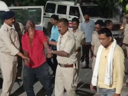 बिहार में शराब तस्कर के हौसले बुलंद, पुलिस पर पत्थरों से हमला, पकड़ने पर जवान को दांतों से काटा