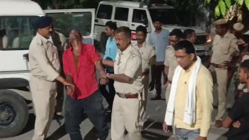 बिहार में शराब तस्कर के हौसले बुलंद, पुलिस पर पत्थरों से हमला, पकड़ने पर जवान को दांतों से काटा