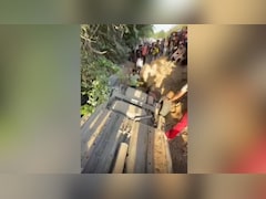 हादसों से कोई सबक नहीं! गुरुग्राम में खुले गड्डे में गिरी कार, बाल-बाल बची महिला प्रोफेसर की जान