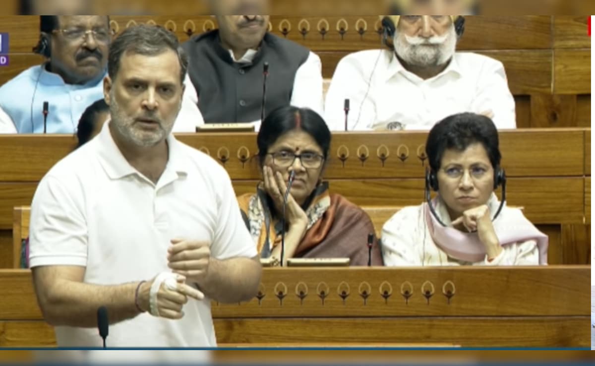 राहुल गांधी हाथ में पट्टी बांधकर पहुंचे लोकसभा, स्पीकर ने पूछा- क्या हुआ, नेता विपक्ष ने बताया चोट लग गई