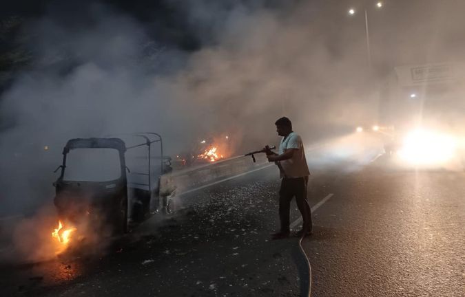 गुरुग्राम: राजीव चौक के पास चलते CNG ऑटो में लगी आग! जिंदा जला ड्राइवर, जांच में जुटी पुलिस