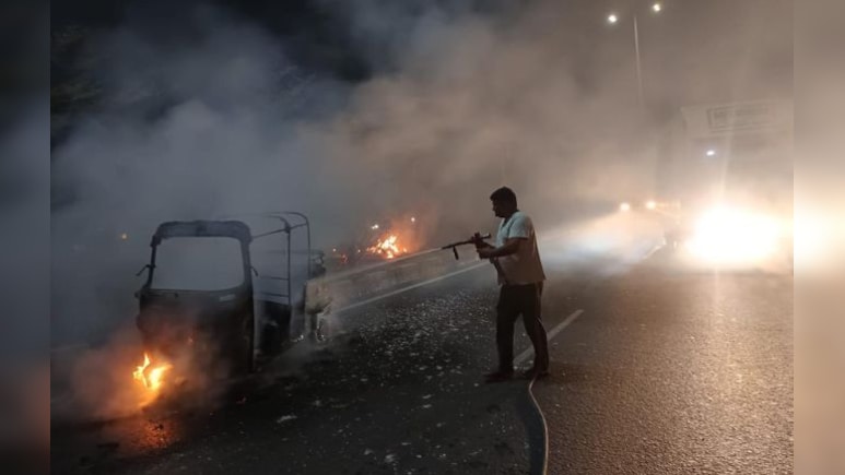 गुरुग्राम: राजीव चौक के पास चलते CNG ऑटो में लगी आग! जिंदा जला ड्राइवर, जांच में जुटी पुलिस