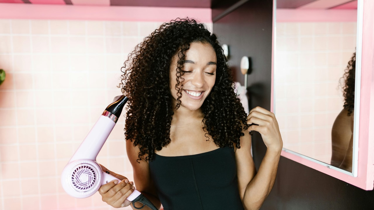 Frizz due to heat can often be a sign of dryness, not damage. Frizz due to heat can often be a sign of dryness, not damage.