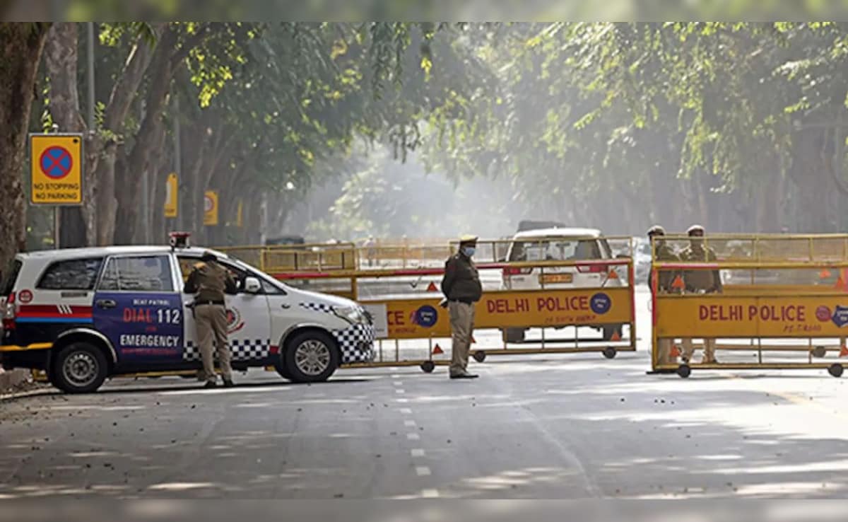 Delhi Traffic Alert: IPL मैच को लेकर दिल्ली में ट्रैफिक एडवाइजरी जारी, कल इन रास्तों पर जाने से बचें