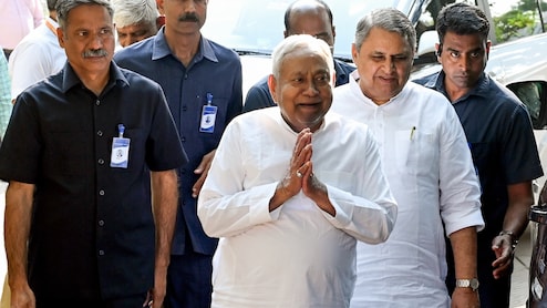 जब नीतीश ने विदाई भाषण के बाद सभी मंत्रियों से पूछा- "मेरा फैसला सही है ना?"