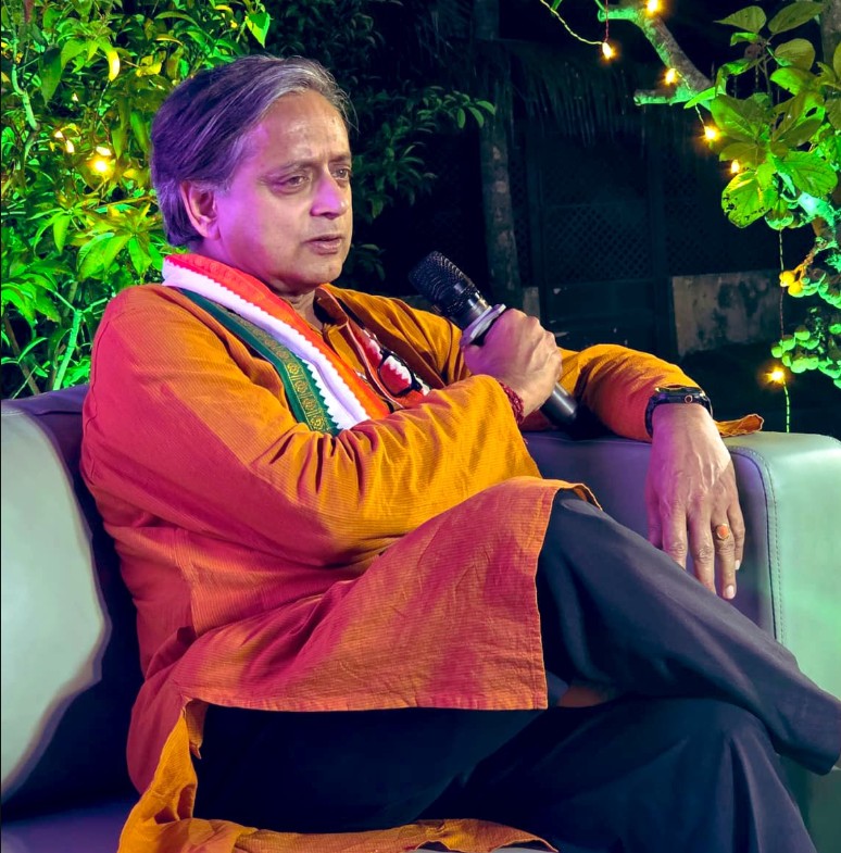 Shashi Tharoor's Convoy Blocked, Security Staffer Attacked In Kerala