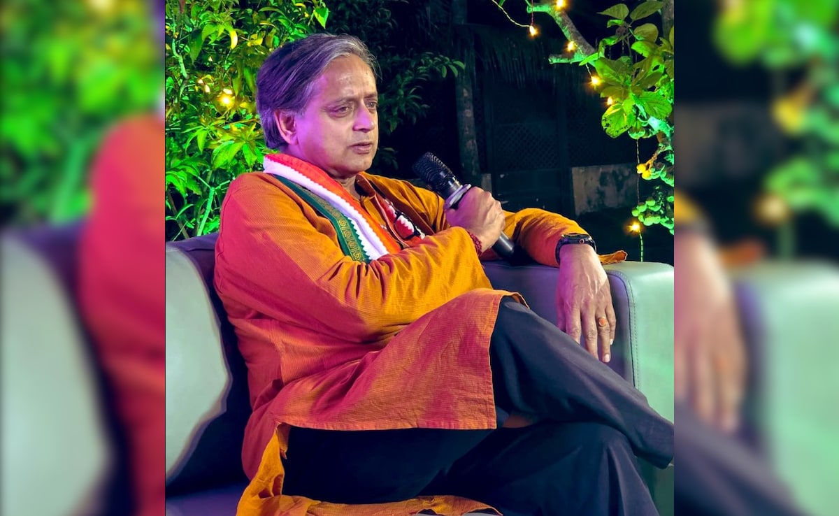Shashi Tharoor's Convoy Blocked, Security Staffer Attacked In Kerala