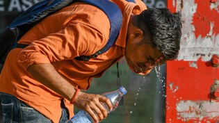 UP में 25 अप्रैल तक भीषण गर्मी का अलर्ट, 32 जिलों में लू की चेतावनी, रातें भी होंगी गर्म